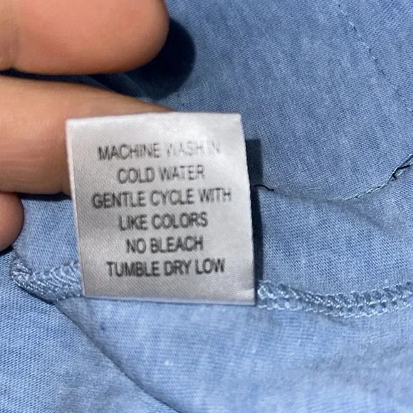 GARTH BROOKS ‼️OFFICIAL MERCH‼️ v-neck blue short sleeve t-shirt concert tour M - Picture 7 of 8